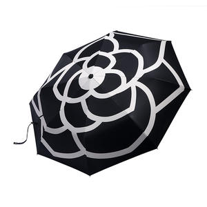 Paraguas Automático Plegable de Tres Secciones Camellia, Blanco y Negro con Diseño Floral, Varillas de Aleación, Apertura Automática con Botón, para Uso en Días Soleados y Lluviosos, 380g - Product Image 2