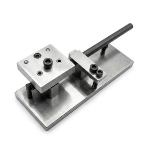Gabarit de perçage en acier doux sur mesure pour l'usinage industriel de précision, le perçage de trous précis et l'alignement des composants - Product Image 1