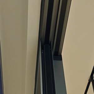 Porte coulissante minimaliste Deioux avec cadre en aluminium et double vitrage pour terrasse extérieure – Prix de gros direct usine - Product Image 5