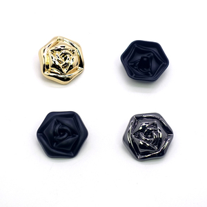 Top Trung Quốc Kim Loại Nút Xuất Khẩu Của Tùy Chỉnh Hoa Hồng Hoa Kẽm Hợp Kim Nút Vuông Chân Cho Số Lượng Lớn Áo Phù Hợp Với Thời Trang Trang Phục - Product Image 3