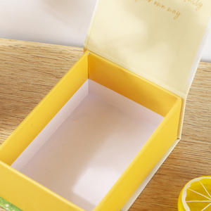Boîte-cadeau personnalisable de style boîte en carton recyclable <span class=keywords><strong>jaune</strong></span> <span class=keywords><strong>pastel</strong></span> avec slogan interne manuscrit pour petits cadeaux - Product Image 4