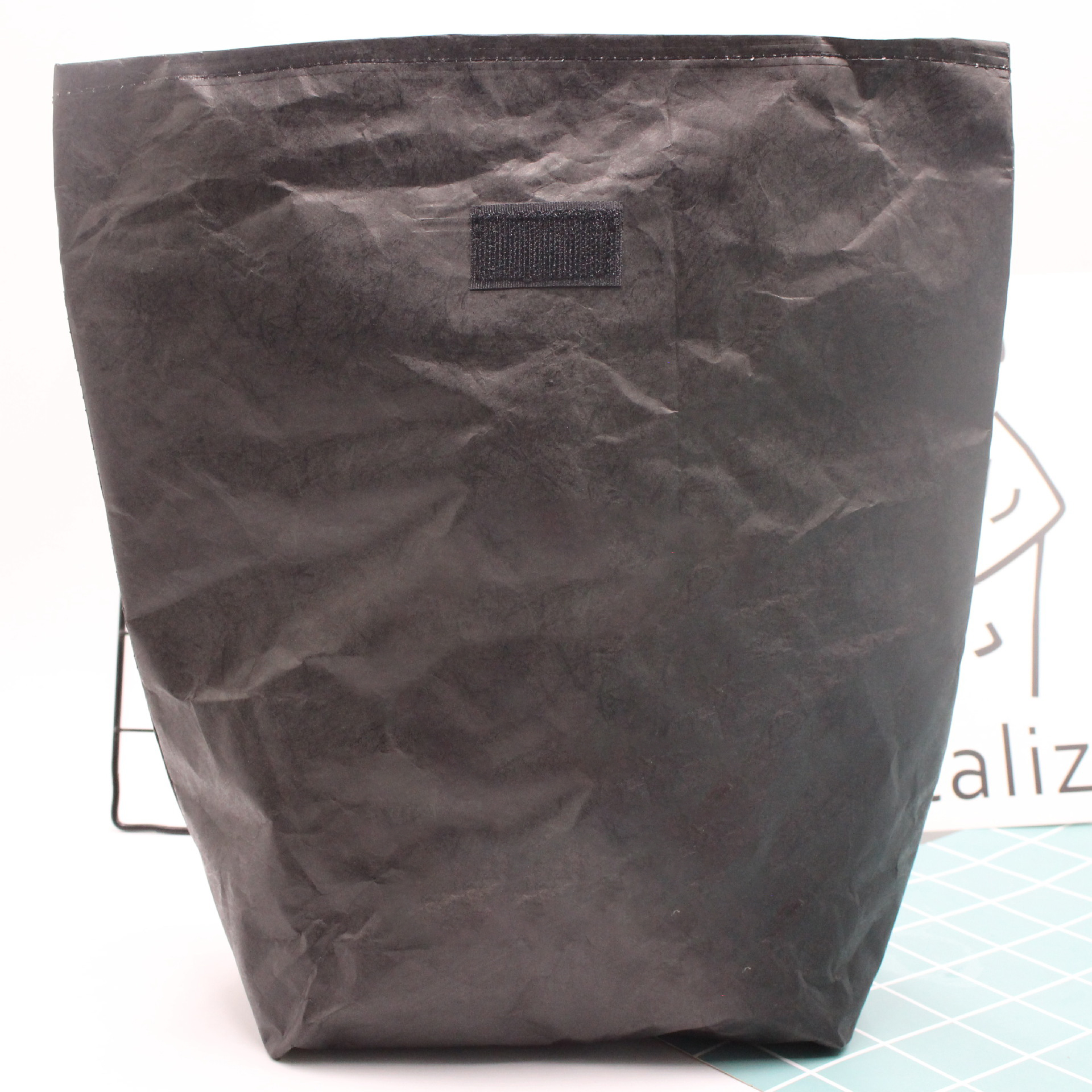 สีเทาเข้ม