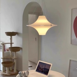ثريا على الطراز الكريمي من النورس ، طاولة مطعم مخصصة وشخصية من Haus ، طاولة حماية للعين - Product Image 2