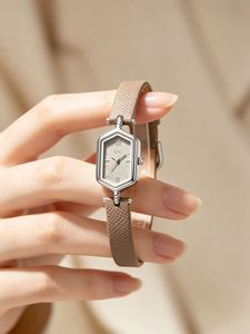 Reloj hexagonal de alta gama para mujer con marco plateado retro y correa con diseño de lichi, reloj de cuarzo retro, nuevo modelo. - Product Image 4