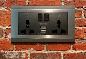 Prise <span class=keywords><strong>universelle</strong></span> double MGA avec interrupteur, indicateur et USB 304 Grade Acier inoxydable Argent Cuivre Ignifuge PC SPCC - Product Image 4