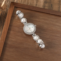 Montre pour femme à quartz avec bracelet réglable, ornée de perles et de nacre, style ceinture fine