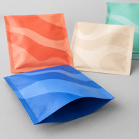 Sachets opaques imprimés sur mesure à trois soudures latérales pour cartes à collectionner, avec impression de logo abstrait moderne