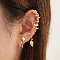Clip d'oreille style rétro doré avec strass, zircon, perle, papillon ajouré, motif étoile et lune, chaîne – Vente en gros