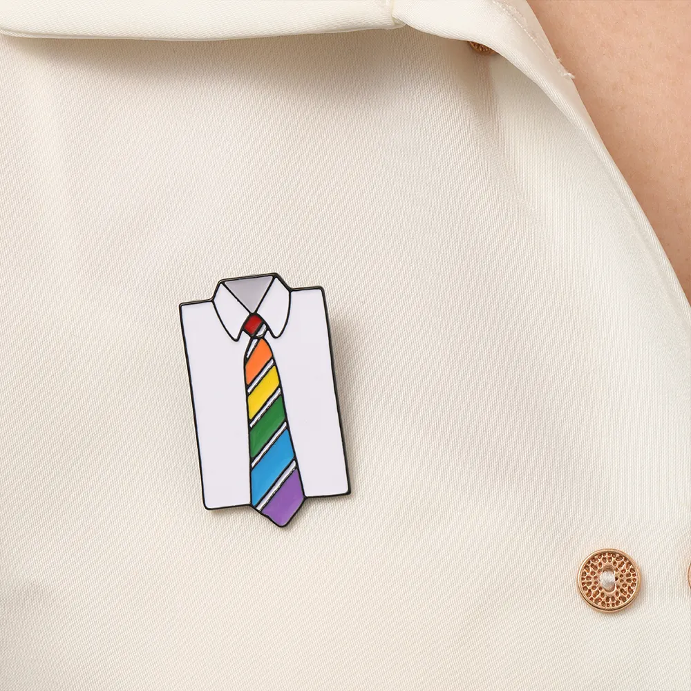 Vendita calda camicia bianca arcobaleno cravatta spilla in metallo divertente distintivo pin