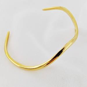 カスタムジュエリーミニマリスト18k金メッキステンレススチール女性用ヨーロッパスタイルバングルシンプルカフファッションブレスレット - Product Image 2