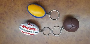Nuevo creativo personalizado 2024 pelota de Rugby mejor gancho de llavero de goma de calidad duradera para llaves y bolsos - Product Image 3