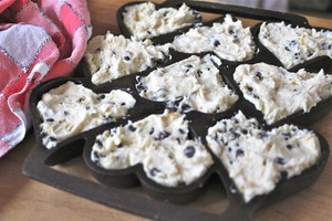 Popular Preseasoned de hierro fundido corazón dividido forma Muffin Pan - Product Image 4