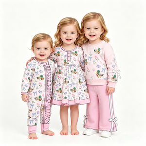 Robe barboteuse personnalisée pour bébés filles, imprimé fleurs et nœuds, collection fêtes, vente en gros, assortie, mignonne, en coton biologique, prix d'usine boutique - Product Image 1