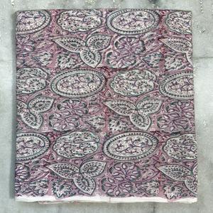 ผ้าฝ้ายอินเดียเนื้อนุ่มสีชมพูอ่อนลายดอกไม้เรียบง่าย น้ำหนักเบา เป็นมิตรกับสิ่งแวดล้อม สำหรับเด็กหญิงและเด็กชาย ขายเป็นหลา ผลิตในอินเดีย - Product Image 3