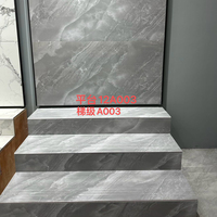 Carreaux de marches antidérapants en porcelaine d'aspect marbre pour l'intérieur, pour escaliers, design de luxe avec finition brillante