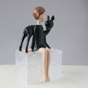 Evelyn Statuetta Moderna Minimalista Trendy a Forma di Ragazza con Cervo, Arredamento per Showroom, Ufficio Vendite, Hall dell'<span class=keywords><strong>Hotel</strong></span> - Product Image 5