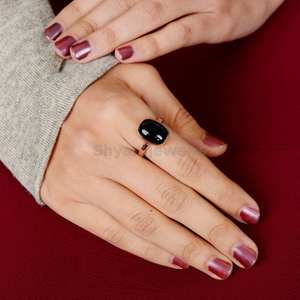 Bague en argent sterling 925 plaqué or 14 carats avec pierre précieuse en onyx noir naturel sertie à la main pour mariage et soirée - Product Image 4