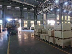 Ventilateur de plafond industriel HVLS à faible bruit et grand volume pour entrepôt et usine, moteur PMSM IE5, 24 pieds (7,3 m), pour refroidissement et ventilation, économie d'énergie - Product Image 4