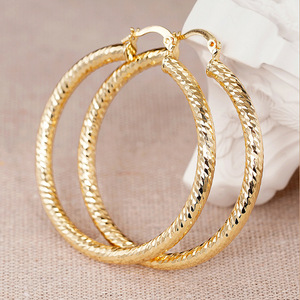 Orecchini a Cerchio Geometrici a Goccia per Donne, Design Dettagliato e Audace, Gioielli di Moda - Product Image 1