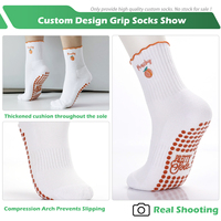 Échantillon gratuit Design personnalisé à volants Top broderie Logo Crew anti-dérapant chaussettes en coton femmes Logo personnalisé Grip Yoga Pilates chaussettes