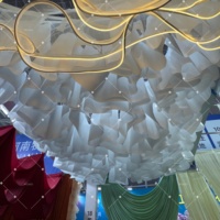 Décoration suspendue en papier ondulé blanc de luxe à texture française Zhongyi, fabriquée au Henan, Chine, pour restaurants, hôtels, mariages