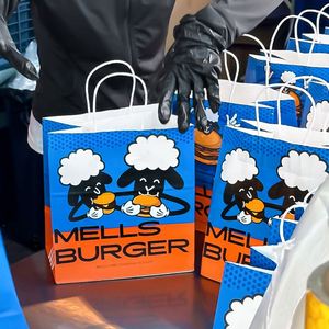 Bolsas de Papel Kraft Biodegradables y Ecológicas Personalizadas con Logotipos para Papas Fritas y Hamburguesas, con Asa - Product Image 2