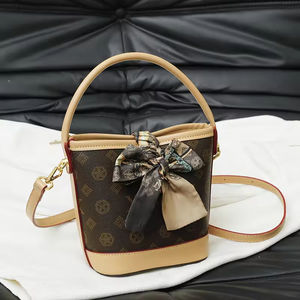 Elegante Bolso Tote Casual de Piel Sintética para Mujer con Parte Superior Abierta y Correa Cruzada Ajustable, Impermeable para Uso Diario - Product Image 4