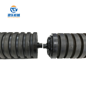 Industriële transportband met impactrollen, rubberen schijven en looprollen voor zwaar materiaal in laadzones. - Product Image 3