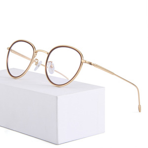 Montures de lunettes œil-de-chat dorées pour femmes, largeur de monture moyenne, verres AC, verres plano, lunettes optiques, origine Wenzhou - Product Image 1