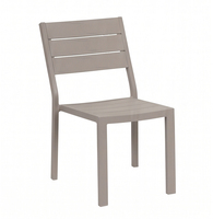 Chaise de salle à manger d'extérieur en acier empilable avec lattes en HDPE sans accoudoirs pour la vente en gros