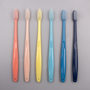แปรงสีฟันแบบธรรมดา ไม่ลื่น ด้ามจับสีเดียว ขนแปรงนุ่ม ไนลอน ใช้ในบ้าน สำหรับผู้ใหญ่ ขนาด 10.73 ซม. - Product Image 1