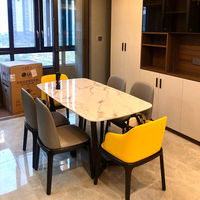 Table à manger ovale en pierre avec 6 chaises, pieds en bois massif, assemblée, polyvalente pour les espaces à manger, personnalisation en bois