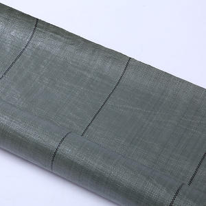 Toile de paillage noire et grise anti-UV tissée pour l'agriculture et l'aménagement paysager - Product Image 4