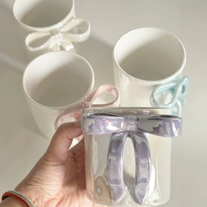 Taza de Café de Cerámica con Esmalte Perlado Creativo al por Mayor, Asa con Forma de Lazo 3D, Lazo Irregular en Relieve para Regalo de Fiesta o para Cafeterías - Product Image 3