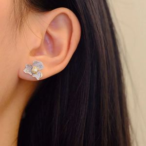 Xinfly 18k ต่างหูเม็ดเดี่ยวรูปกลีบดอกกุหลาบสีเหลืองทองคำบริสุทธิ์ประดับเพชรธรรมชาติ - Product Image 4
