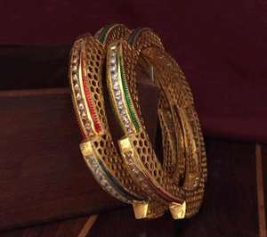 กำไลคุณภาพสูงชุบทอง24K เซอร์คอนทองเหลืองแบบคลาสสิกทำด้วยมือมีดีไซน์สีแดงและเขียวที่สลับซับซ้อน - Product Image 2