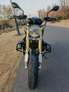 BMW R 1200 R Retro <span class=keywords><strong>Roadster</strong></span> d'occasion : Style classique et puissance douce de 1200 cm³ avec moteur Boxer Twin - Product Image 2