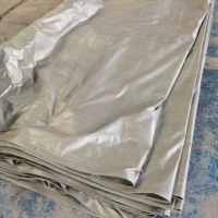 Bâche en PE argentée double face, imperméable, réfléchissante à la chaleur, en plastique vierge, avec œillets en aluminium.