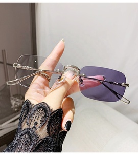 <span class=keywords><strong>Lunettes</strong></span> photochromiques <span class=keywords><strong>et</strong></span> <span class=keywords><strong>anti</strong></span>-<span class=keywords><strong>lumière</strong></span> <span class=keywords><strong>bleue</strong></span> en métal certifiées CE, adaptées à une utilisation en intérieur <span class=keywords><strong>et</strong></span> en extérieur, bloquant les rayons ultraviolets - Product Image 3