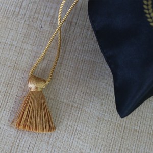Tùy Chỉnh Logo Quà Tặng Vải <span class=keywords><strong>Satin</strong></span> Silk Mềm Sang Trọng Quà Tặng Dây Rút Pouch Bag Với Chuỗi Tua - Product Image 3