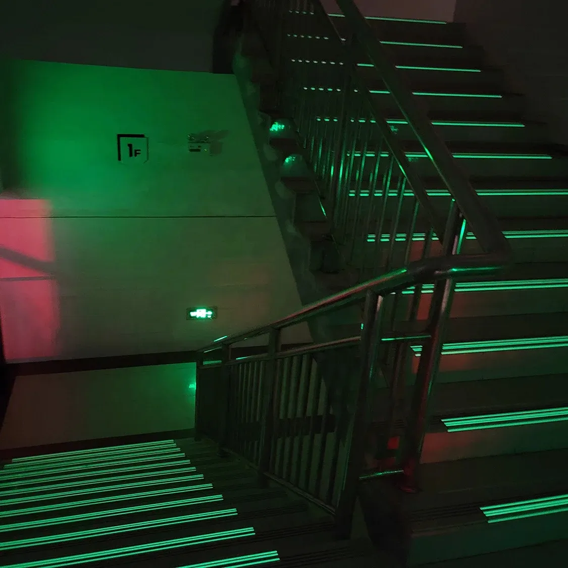 Securun מפעל Custom Photoluminescent אנטי להחליק אלומיניום מדרגות לרחרח