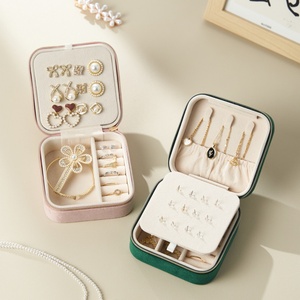 Wholesale Cute Square <b>Mini</b> Velvet Travel Jewelry <b>Storage</b> Case Zipper Closure Personalized Portable Custom logo - Product Image 4