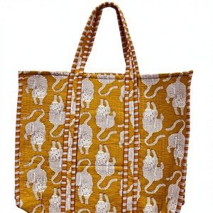 Sac fourre-tout matelassé personnalisé en coton 100 % réutilisable et léger pour les détaillants de mode, les magasins de cadeaux et la promotion de marques - Product Image 1