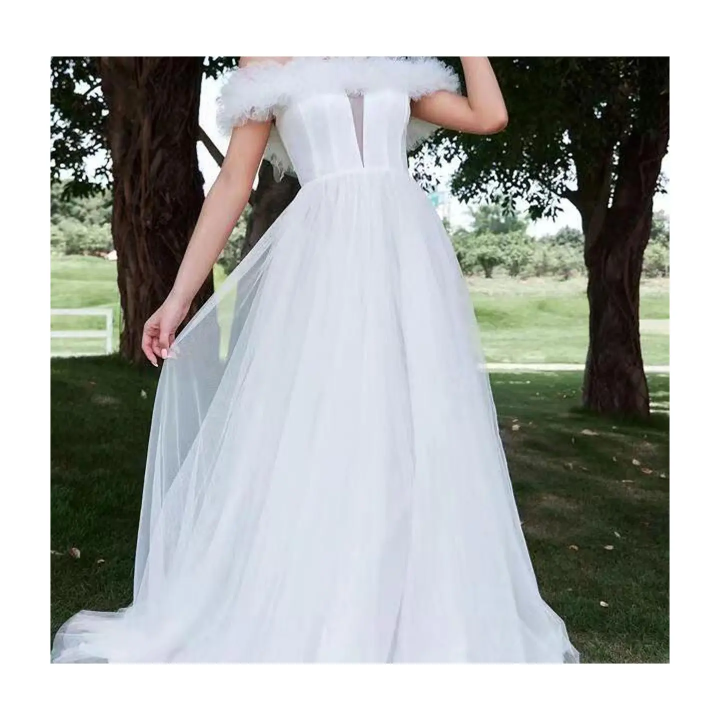 Mühelose Schönheit: Ärmelloses A-Linien-Brautkleid mit schulter freier Eleganz und böhmischem Tüll-Spitzen detail