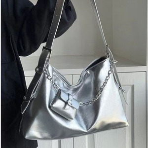 Sac fourre-tout en cuir PU de grande capacité avec sangle et boucle décorative épaule et sac à main à la mode pour femmes - Product Image 6