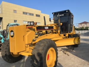 รถเกรดเดอร์มือสอง CAT 140H ราคาถูก รถเกรดเดอร์ Caterpillar ขนาด 14 ฟุต พร้อมแผ่นเกรดเดอร์มาตรฐาน พร้อมส่งออก - Product Image 5