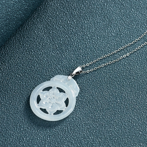Conjunto de plata S925 con colgante de jade natural en forma de flor, estrella hueca de seis puntas, jade de grado hielo para mujer. - Product Image 5