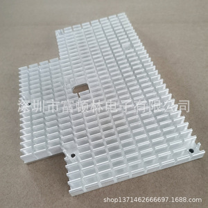Dissipateur thermique pour carte mère industrielle en aluminium 6063 à trous traversants, fabrication sur mesure à Shenzhen - Product Image 3