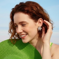 Anting-anting bunga besar Dreamshow dengan kelopak zircon potongan pir, baja anti karat 316L berlapis emas 18K, desain vintage berlubang