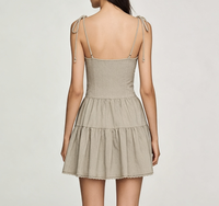 Robe mini beige pour femme avec bretelles en perles, décolleté cœur, jupe à volants, bordure en dentelle, tenue sexy pour soirée d'été ou club